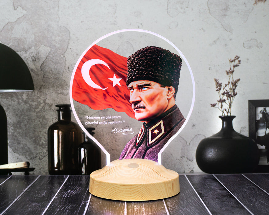 Renkli Atatürk ve Türk Bayrağı LED Lamba - Kalpaklı Atatürk Portresi Yeni İş ve Öğretmenler Günü Hediyesi Ofis Hediyesi
