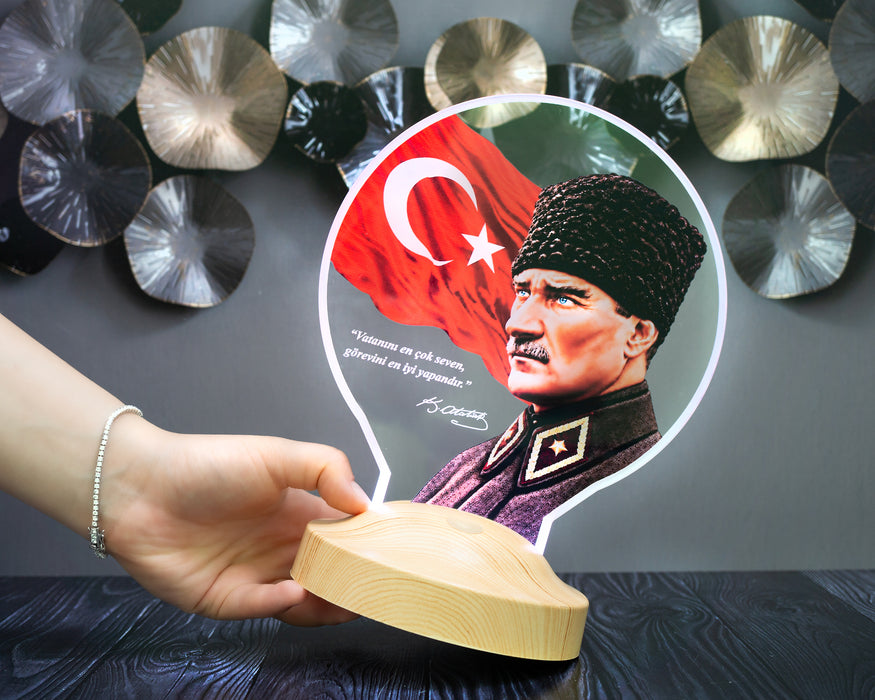 Renkli Atatürk ve Türk Bayrağı LED Lamba - Kalpaklı Atatürk Portresi Yeni İş ve Öğretmenler Günü Hediyesi Ofis Hediyesi