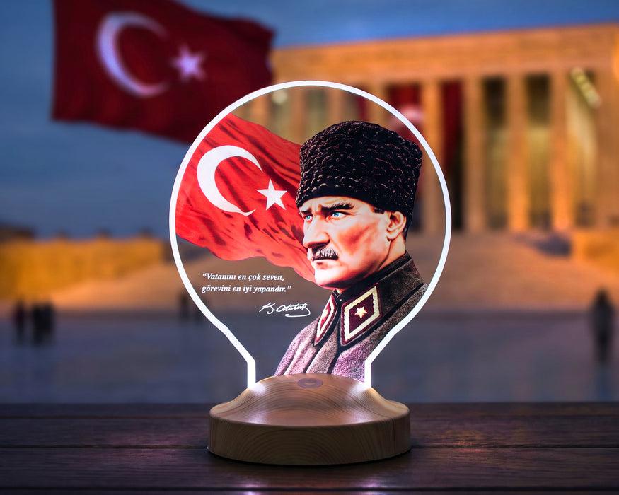 Renkli Atatürk ve Türk Bayrağı LED Lamba - Kalpaklı Atatürk Portresi Yeni İş ve Öğretmenler Günü Hediyesi Ofis Hediyesi