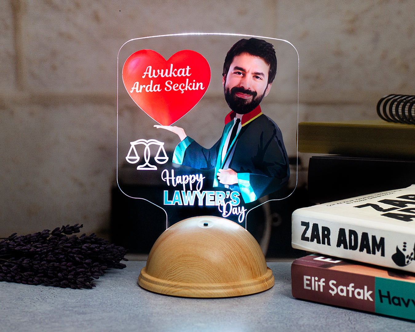 Avukatlar Günü Lambaları