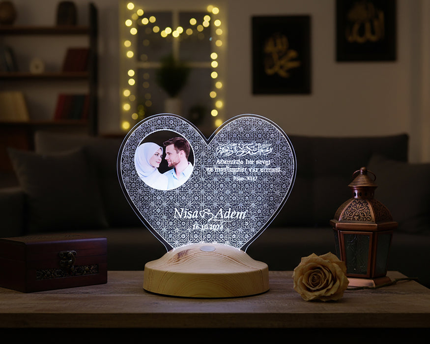 Sevgiliye Ayetli Fotoğraflı LED Lamba – Dini ve Manevi İslami Hediye, 14 Şubat Ayet İşlemeli Sevgililer Günü Hediyesi